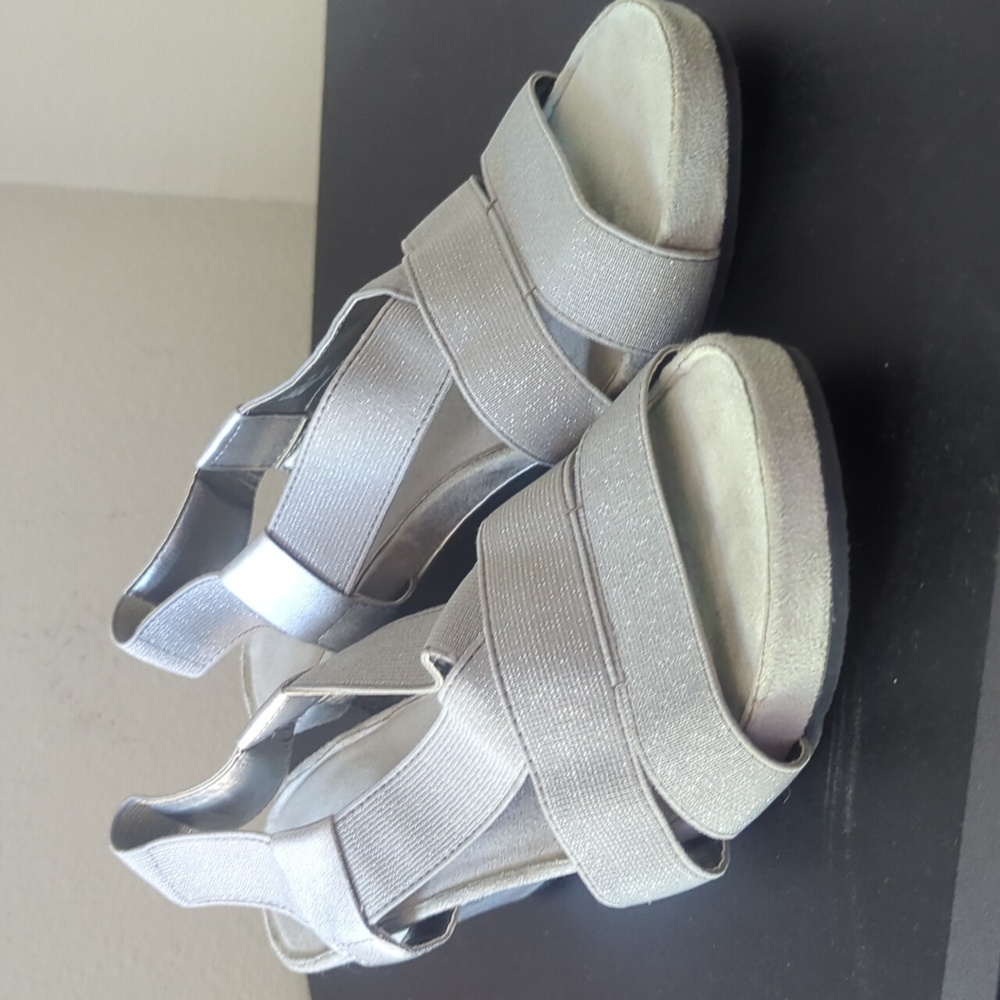 Aerosoles, silver sparkle open toed 3" wedges
